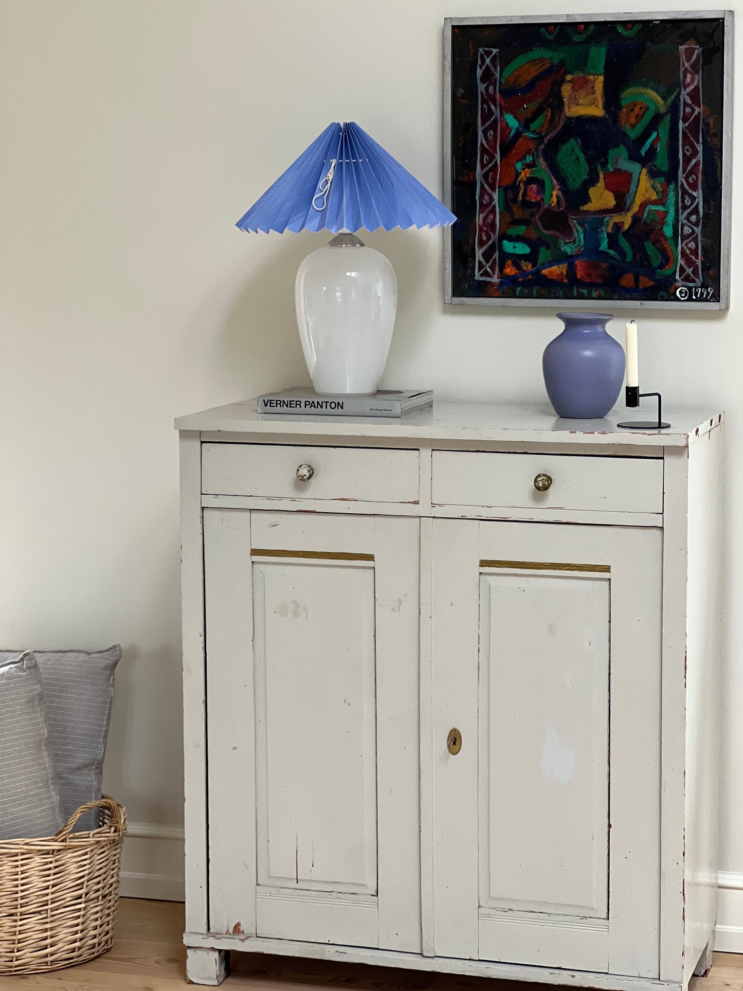 Anne Sofie – Hvid Lampe & Marineblå Lampeskærm