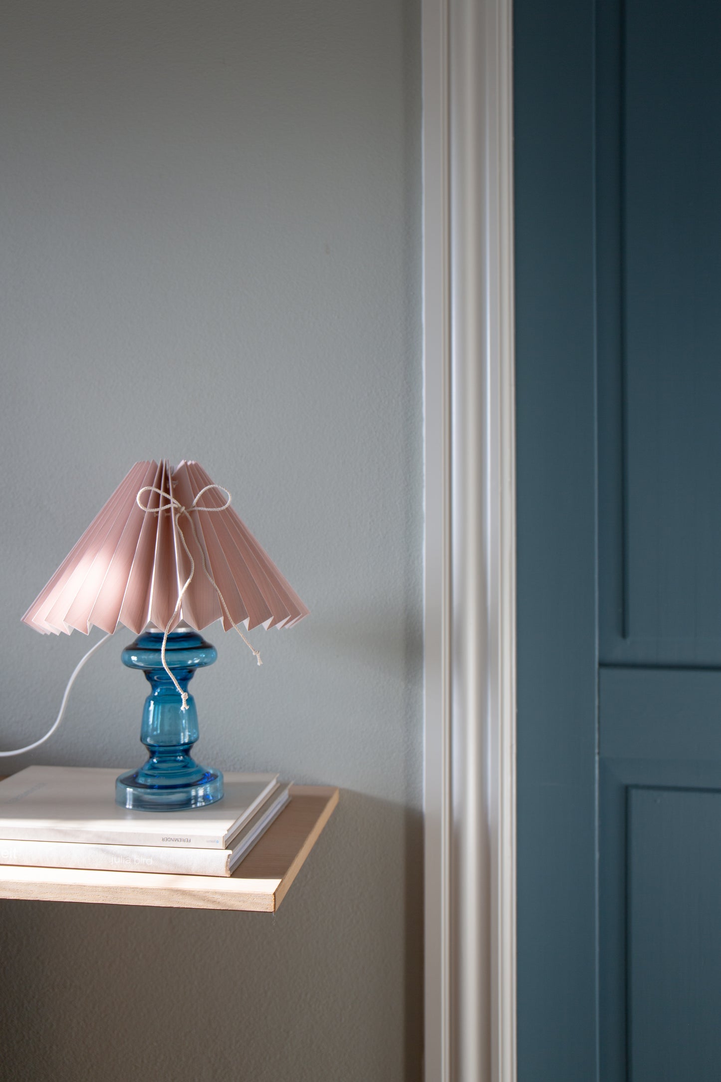 Lampe Petro 3 – Himmelblå Lampe & Støvrosa Lampeskærm