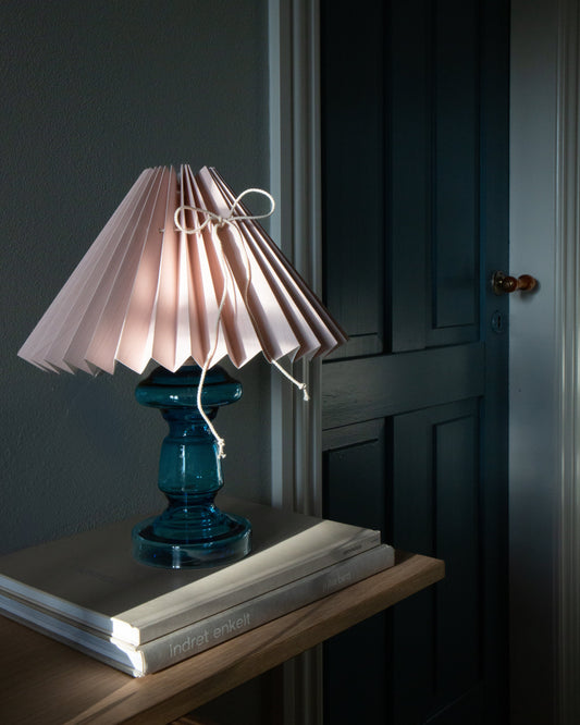 Lampe Petro 3 – Himmelblå Lampe & Støvrosa Lampeskærm