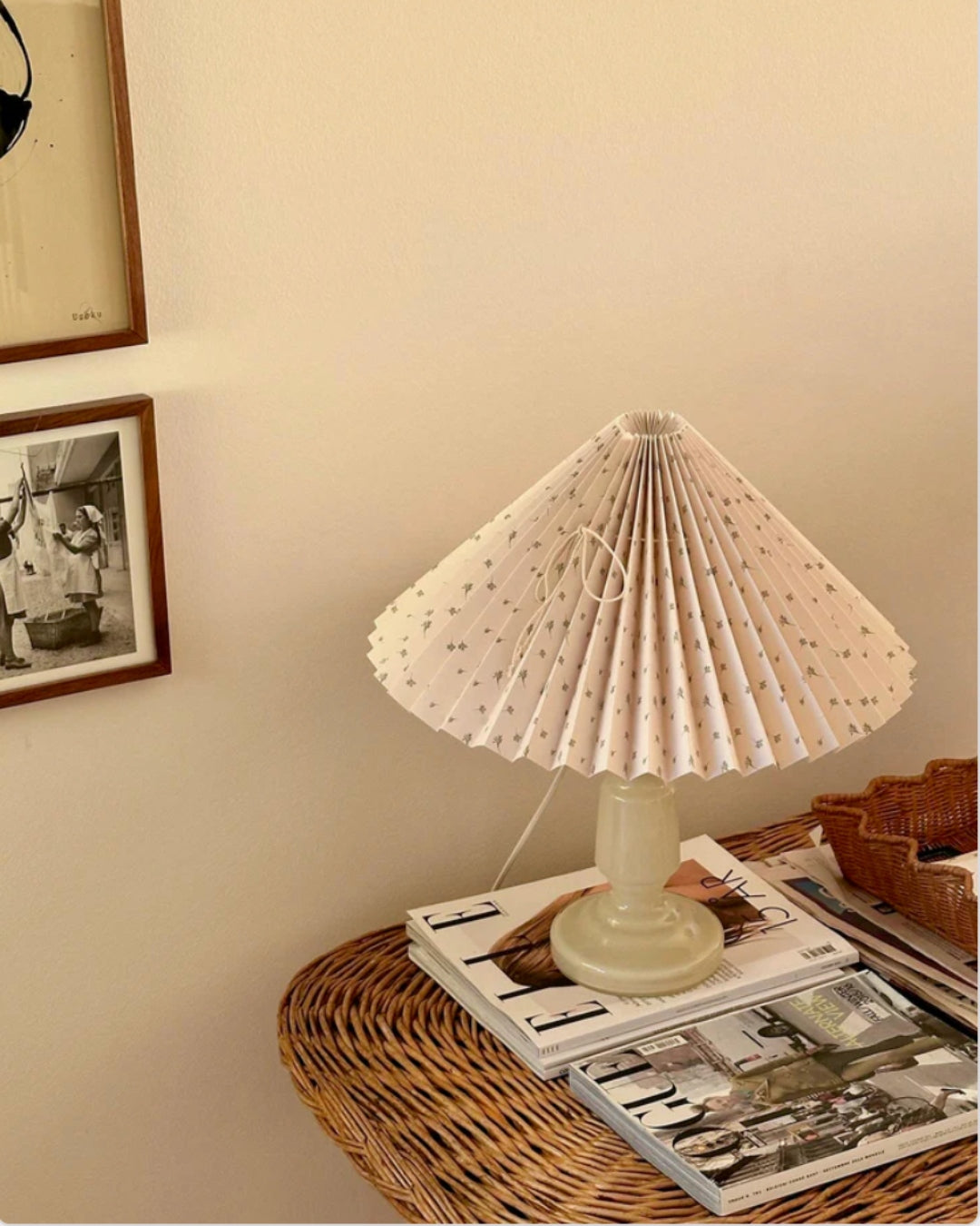 Petro 1 i Butter Yellow med Pink Rose x Ocenia skærm i beige – mundblæst bordlampe fra Pink Rose