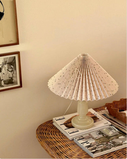 Petro 1 i Butter Yellow med Pink Rose x Ocenia skærm i beige – mundblæst bordlampe fra Pink Rose