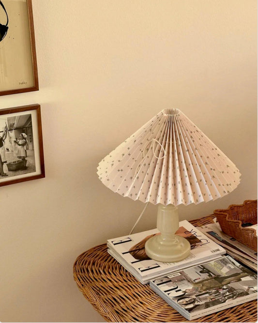 Petro 1 i Butter Yellow med Pink Rose x Ocenia skærm i beige – mundblæst bordlampe fra Pink Rose