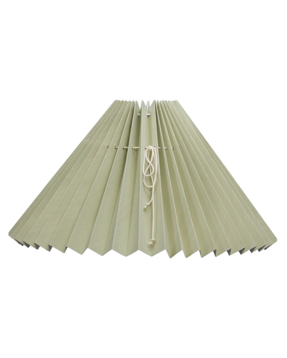 Anne Sofie i beige med støvgrøn skærm