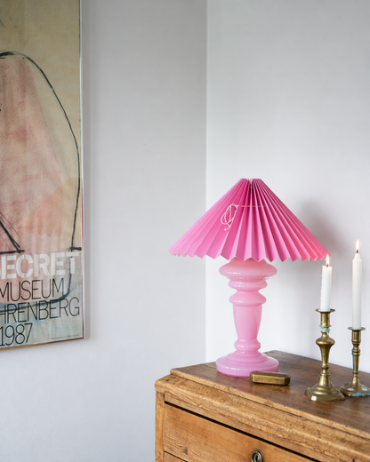 Pink plisséskærm – håndlavet lampeskærm i papir fra Pink Rose