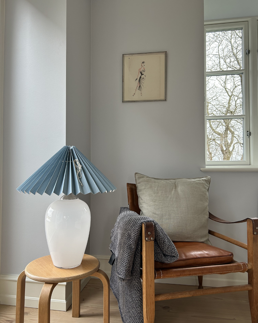 Hvid med dueblå skærm