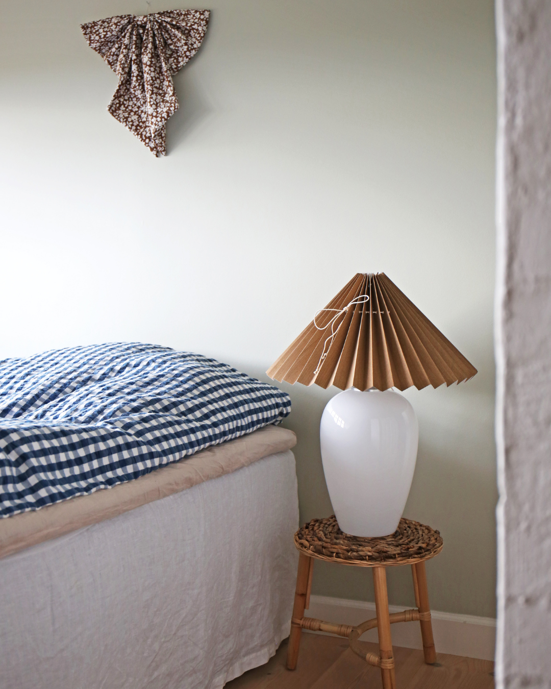 Hvid med brun skærm