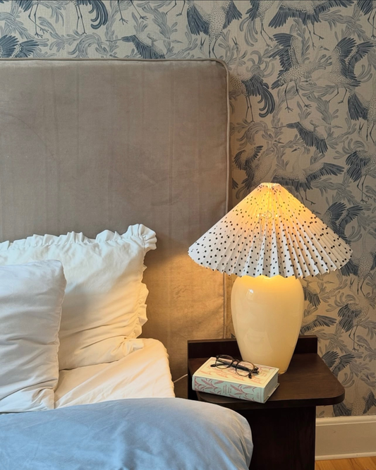 Beige med skærm med sorte prikker