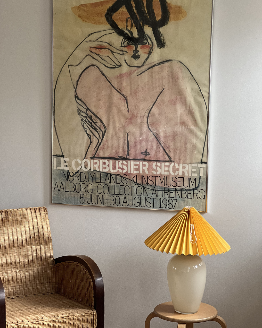 Anne Sofie i beige med okker skærm – mundblæst bordlampe fra Pink Rose