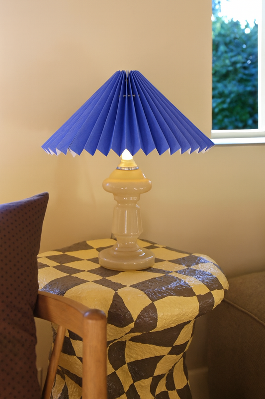 Lampe Petro 1 – Beige Lampe & Marineblå Lampeskærm