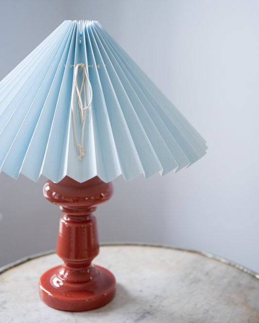 Petro 2 i antikrød med lyseblå skærm