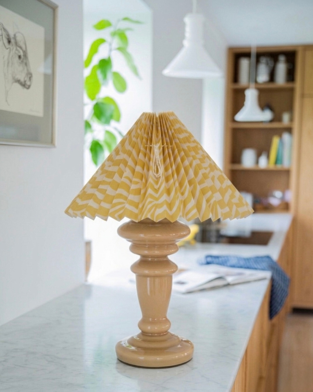 Plisséskærm med zebra i gul/beige – håndlavet lampeskærm i papir fra Pink Rose