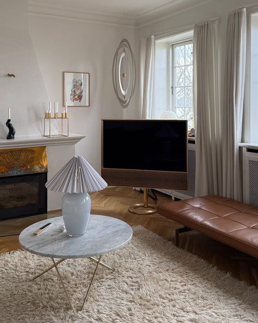Anne Sofie - Lysegrå Lampe & Hvid med Støvblå Dobbeltstribet Lampeskærm – mundblæst bordlampe med lampeskærm fra Pink Rose