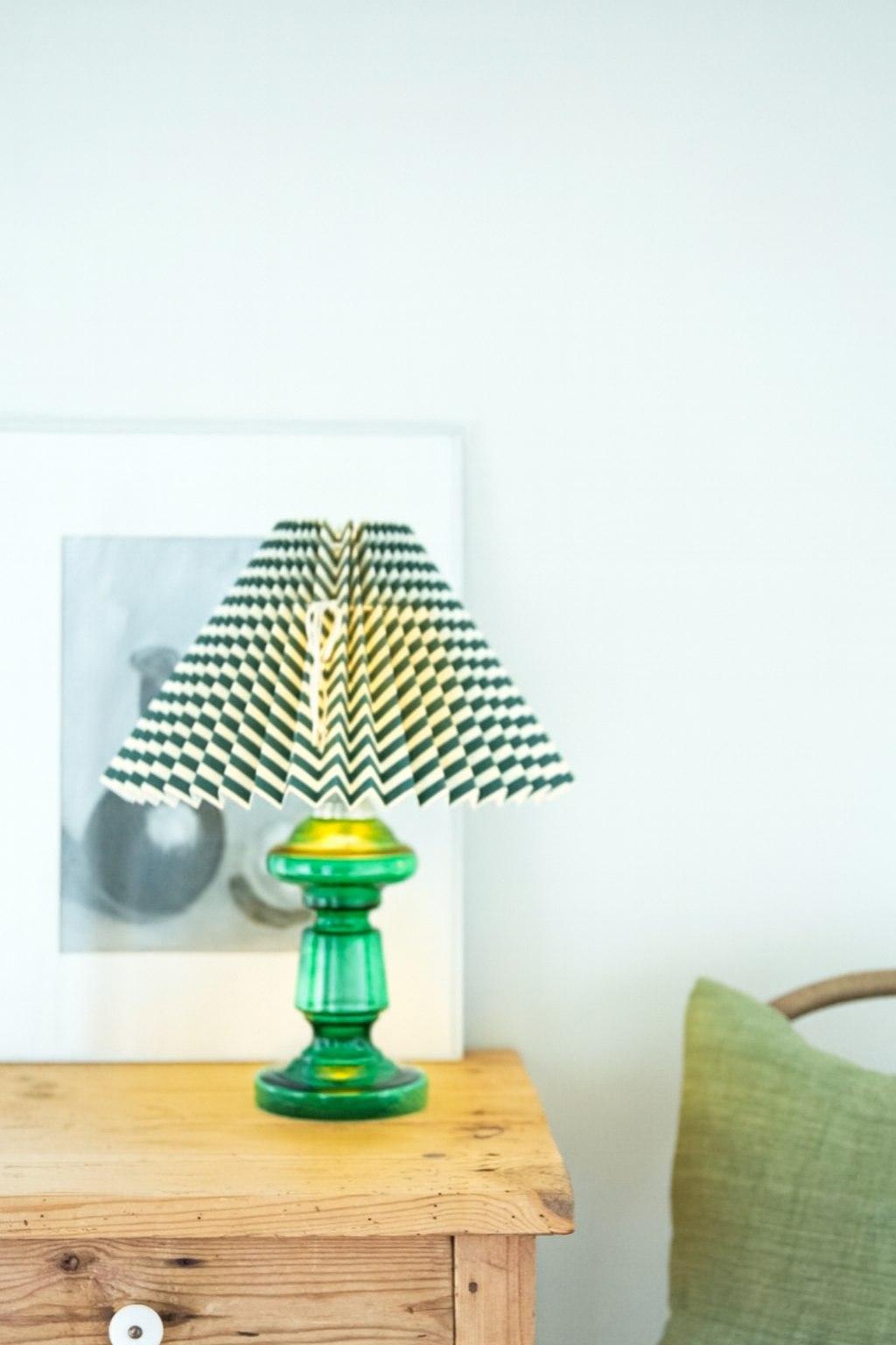 Petro 2 – Flaskegrøn Lampe & Mørkegrønstribet Lampeskærm