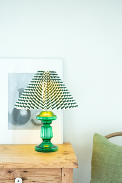 Petro 2 – Flaskegrøn Lampe & Mørkegrønstribet Lampeskærm