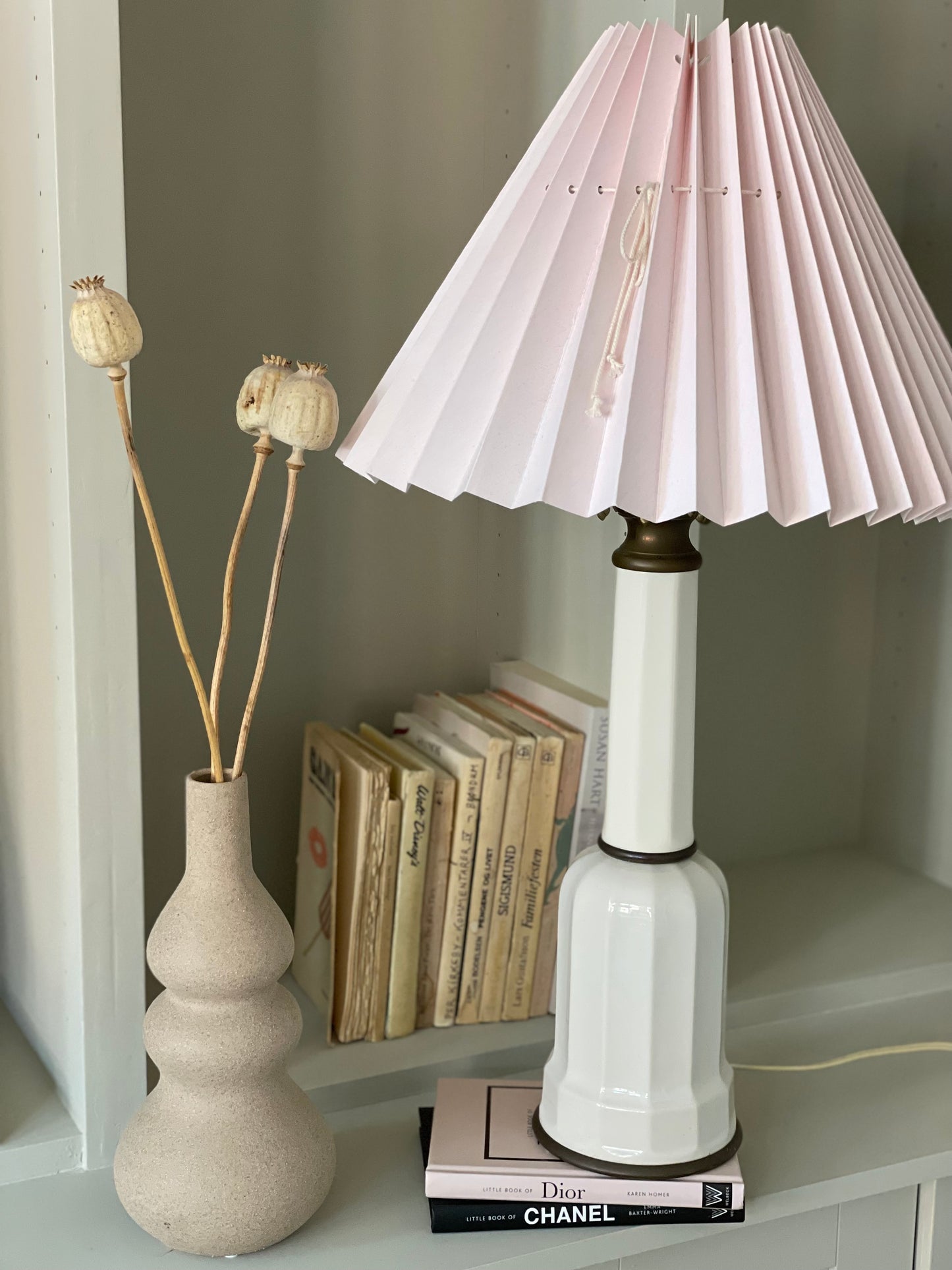 Rosa Lampeskærm med heiberg lampe
