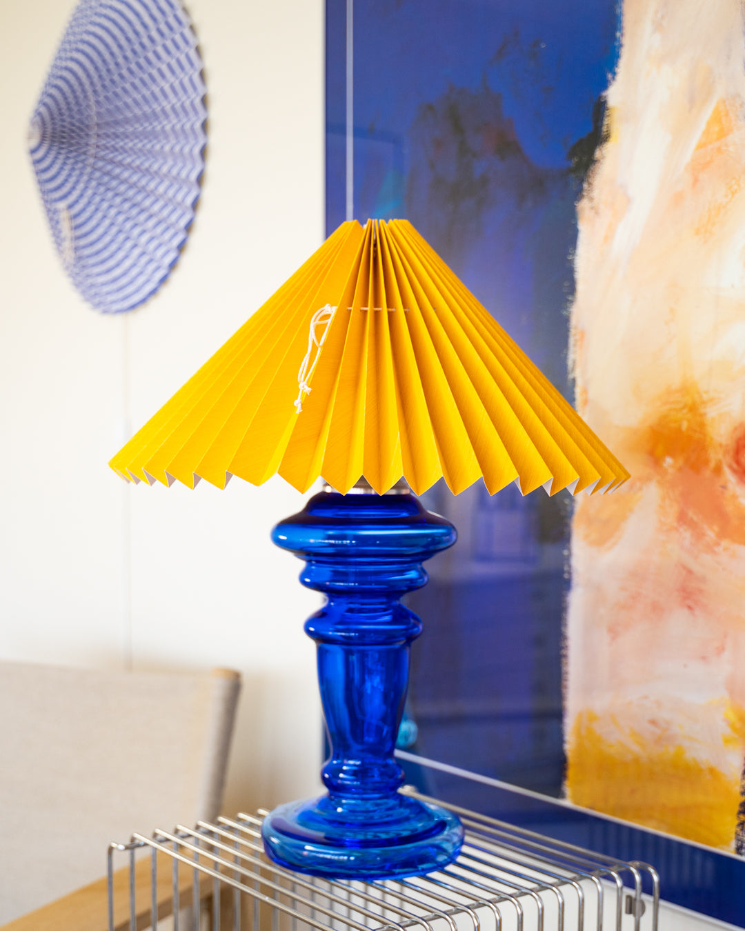 Okker Lampeskærm med Koboltblå glaslampe
